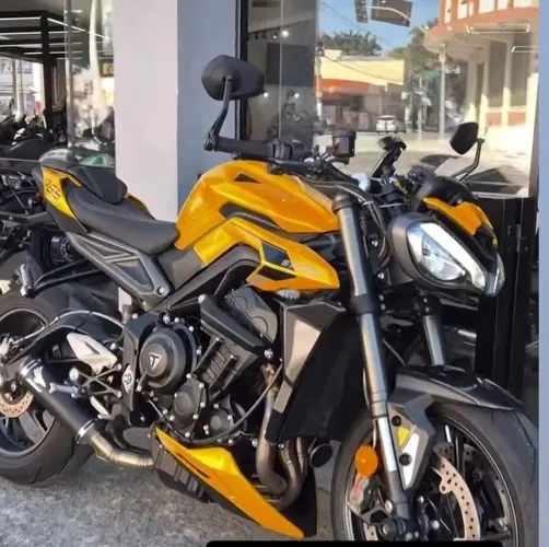 Triumph 765 rs