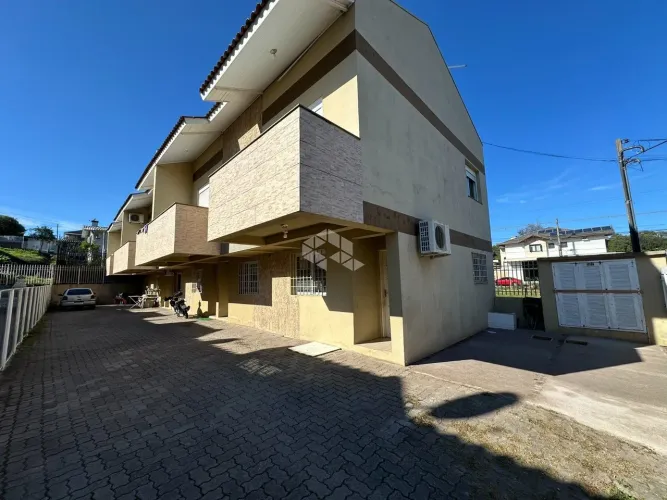 Sobrado com 2 dormitórios à venda no Bairro América, em Farroupilha