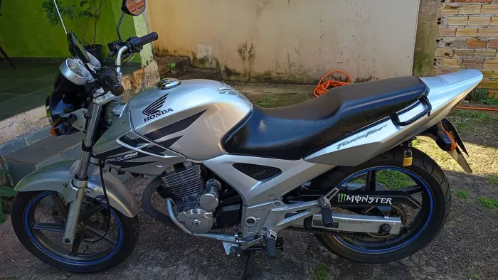 VENDO CBX TWISTER 250 ( MOSCA BRANCA)