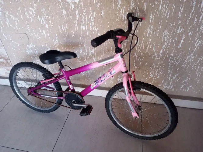Bicicleta Barbie aro 20 lindíssima