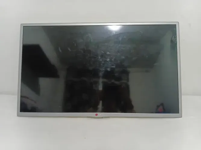 Televisão LG com visor quebrado (RETIRADA DE PEÇAS)