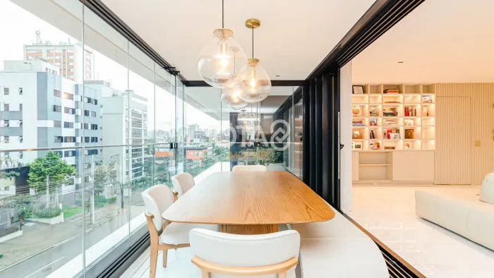 APARTAMENTO MOBILIADO COM 2 SUÍTES E 2 VAGAS NO BIGORRILHO Apartamento mobiliado no bigorr