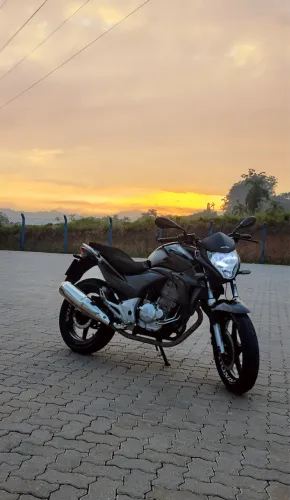 Vendo moto cb300 R 