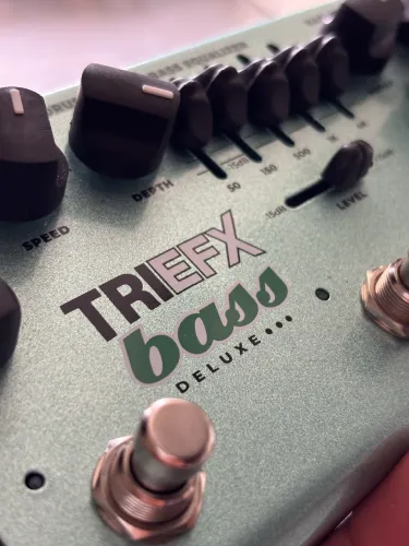 Pedal Multi-efeitos Landscape TriEfx Bass Deluxe - Impecável!