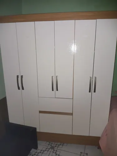 Vende se este guarda roupa