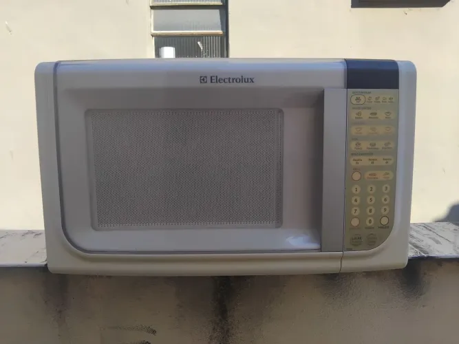 Microondas Electrolux 30 litros com gril Em perfeito funcionamento