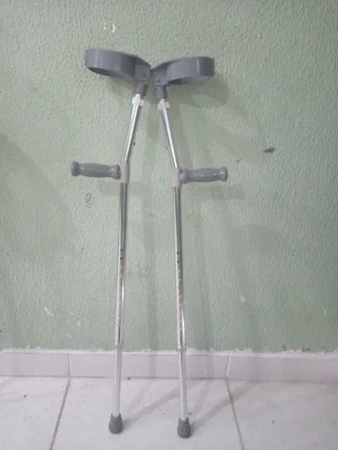 Par de muletas de alumínio