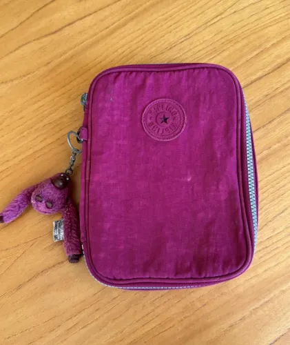 Estojo Kipling original 100 pens Cor: roxo
