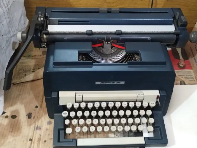 Máquina de escrever manual Olivetti underwood 298