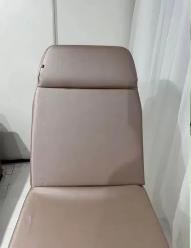 Maca Estética Articulada Reclinável - Estofada, Ideal para Estética, Cílios e Massagem