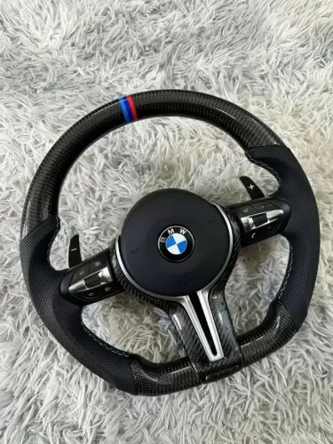 Volante BMW formato T em carbono e couro Nappa, sem airbag