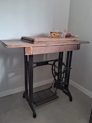 Mesa antiga máquina de costura