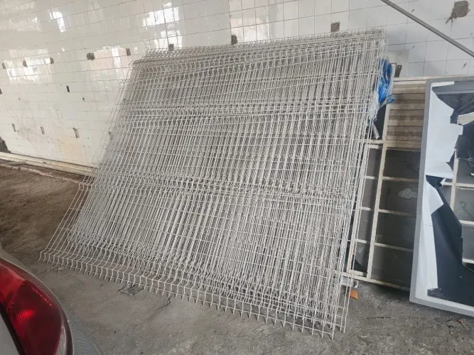 Gradil branco - 2,50m x 2m (Peça) / acompanha uma torre
