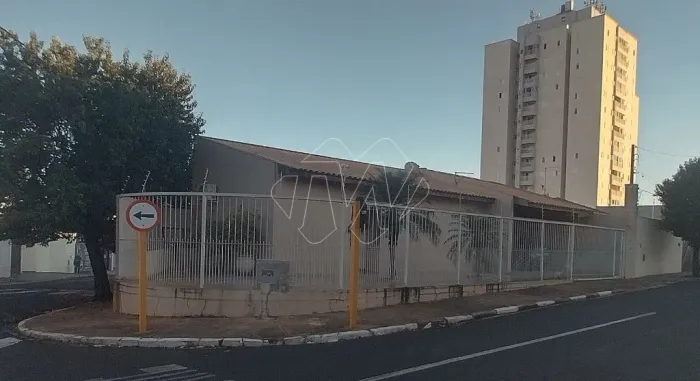 Venda de Casas / Padrão na cidade de Araraquara