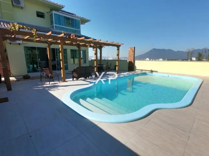 Casa na Pedra Branca de 3 dormitórios - XP0273