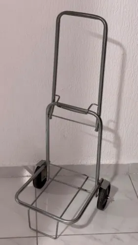 Carrinho de mão para carregar caixa de isopor ou térmica