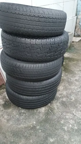 VENDO 4 PNEUS ARO 265/65/17 R$ 220,00