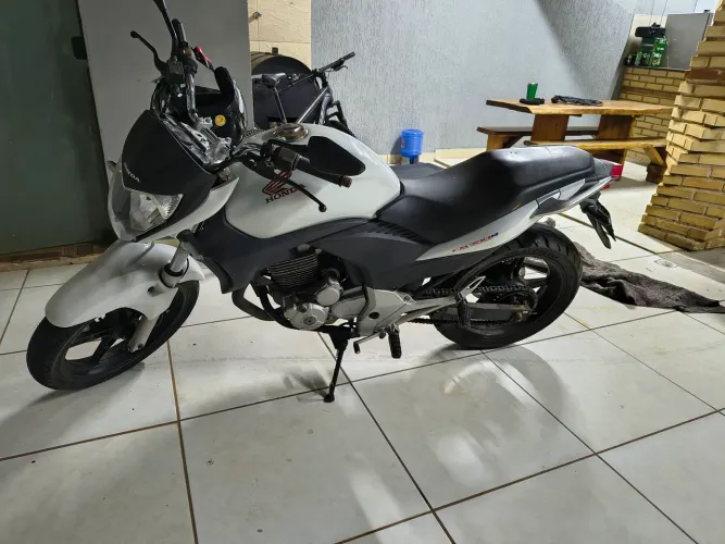 Moto CB 300