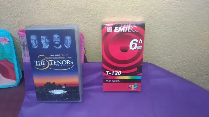 Fitas Vhs de video 1u Filme e 1u Virgem, originais.