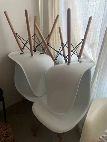 4 Cadeiras Eames seminovas