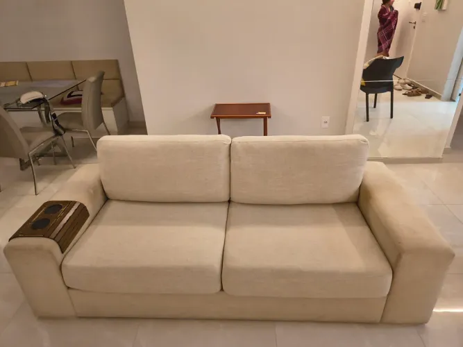 Sofa 4 lugares em tecido linho, 2,2 m frente, 90 cm lateral e 85 altura 