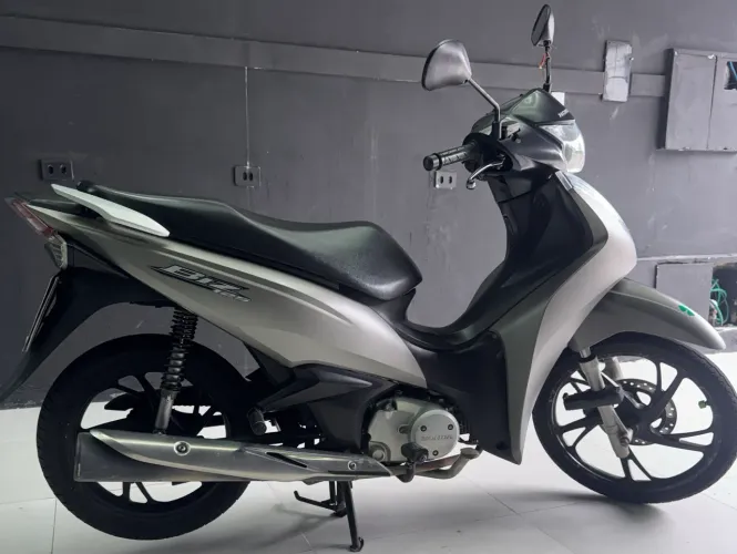 Moto nova único dono
