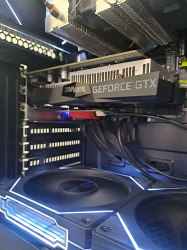 Placa de Vídeo GTX 1650 4GB GDDR6 (Versão Rápida / Memória Samsung) Roda Maioria Jogos