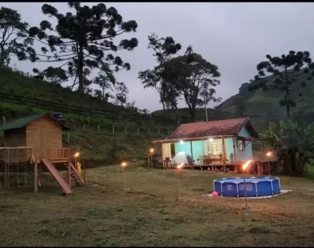 Sítio à Venda - 27,000 m2 - Casa construída - Luz e água a vontade - Rio privativo.
