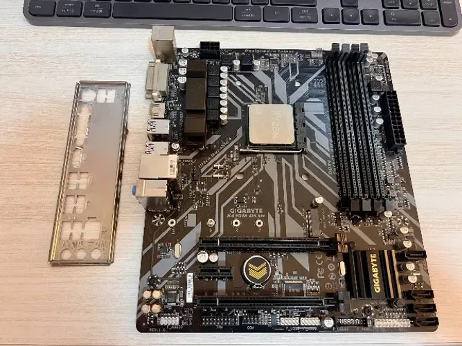 Kit B450 M Gigabyte DS3h + Ryzen 7 2700x - Em excelente estado