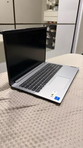 Notebook Lenovo i5 15IAU7