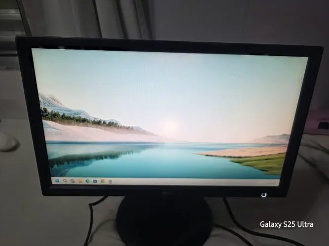 Monitor LG 19" Perfeito com inclinação e ajuste de altura