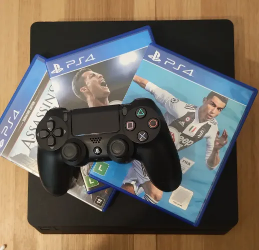 Playstation 4 slim 1TB com 3 jogos