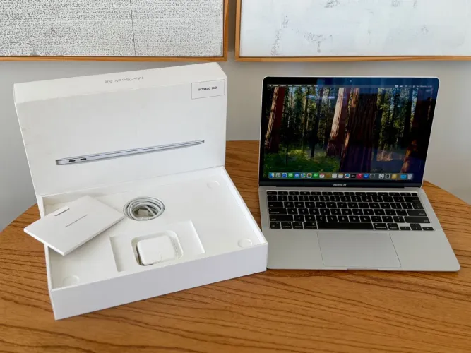 MacBook Air 13 M1 8GB 256SSD Seminovo - OPEN BOX - Garantia Apple ate 04/26