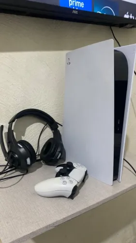 VENDO VÍDEO GAME PLAYSTATION 5 1TB COM LEITOR DE DISCO E UM CONTROLE E UM FONE RED 7 game 