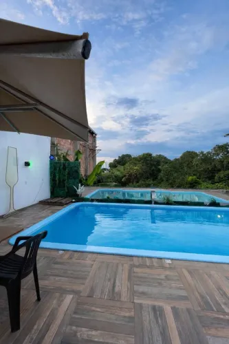 Espaço de eventos com piscina