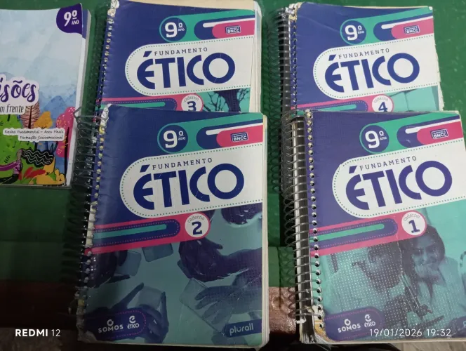 Conjunto de Livros 9º Ano - Sistema Somos | Completo e em Ótimo Estado