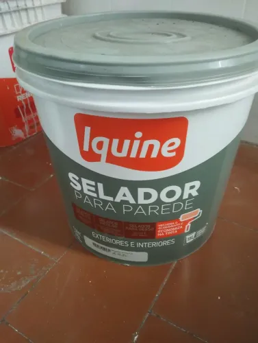 Vende-se um balde de 15 l nunca usado de iquíne seladora para paredes