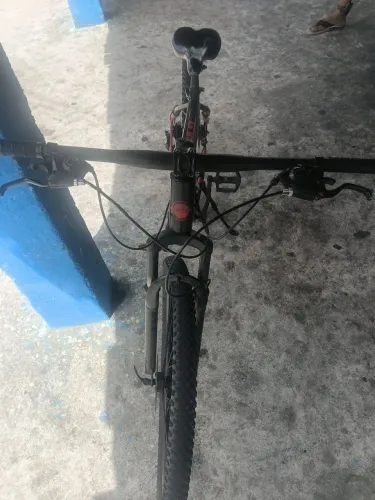 Bicicleta Roma GTI aro 29, pneu dianteiro empenado tem que trocar..