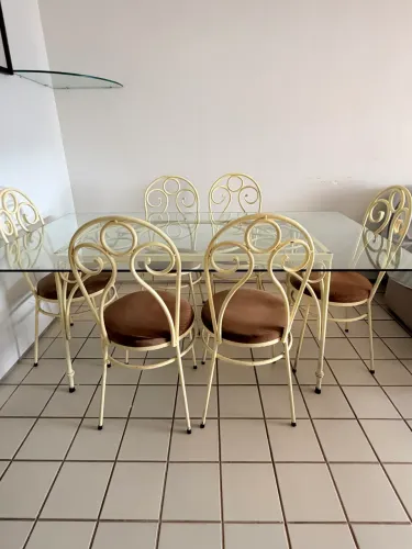 Mesa clássica com seis cadeiras 1,80 x 1m