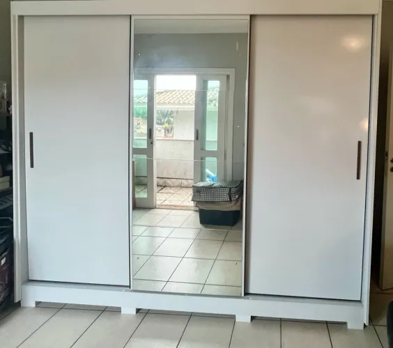 Vendo Guarda-roupa Casal com Espelho