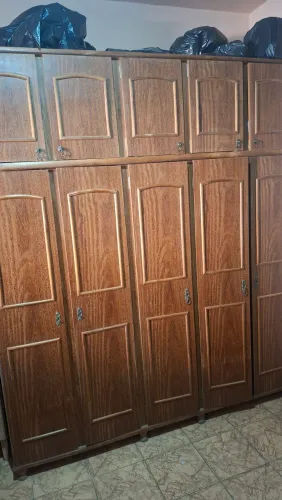 Vendo guarda-roupa sucupira de casal interessado chamar no zap *