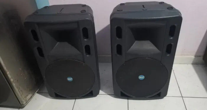 Par de caixas da RCF ART 400a funcionando perfeitamente 
