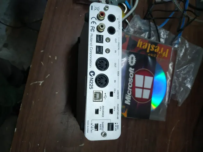 Interface de áudio Roland Edirol UA-25