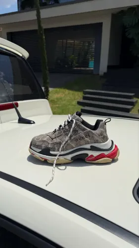 Balenciaga Triple S 