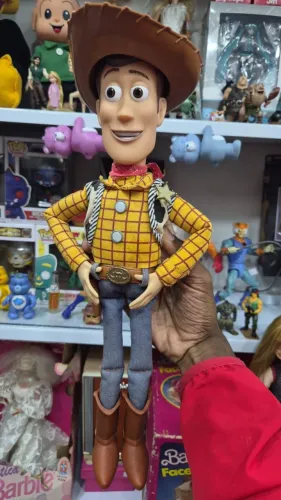 Boneco Woody Toy Story Original Disney Store Com Cordinha Que Fala