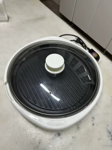 Grill Elétrico Família Plus 1300W - Tampa de Vidro - 120V nunca usado