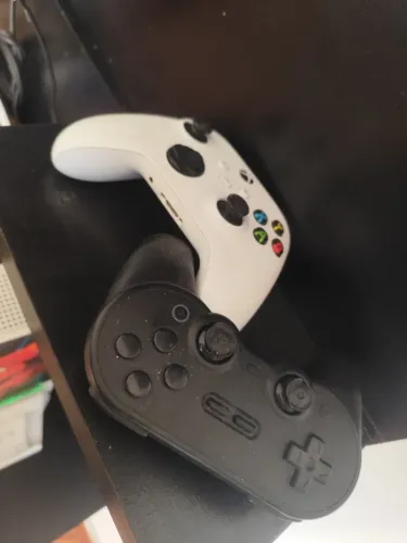 Xbox Series S + base refrigeradora + 2 controles