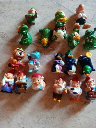 Lote 34 miniaturas anoes pinguins tartarugas kinder ovo e outros