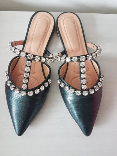 Mule feminina com pedras strass Tamanho: 35