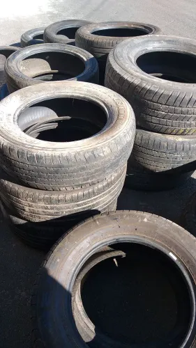 Vendo Lotes de pneus de Carros e Caminhoes para Reciclar ou Triturar